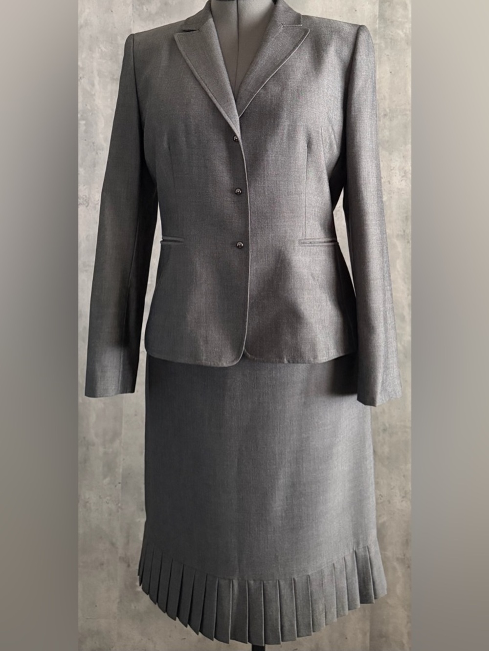 Tahari Arthur S Levine Womens Gray 2pc Professional Snap Jacket Skirt Suit Sz12